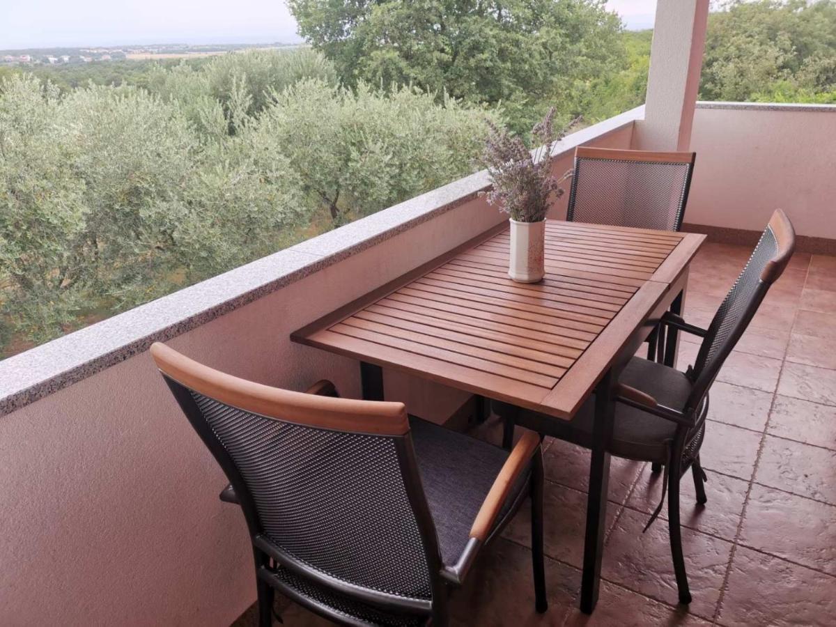 Apartment Zita With 1 Bedroom In Relaxing Surroundings Near Umag Exterior foto
